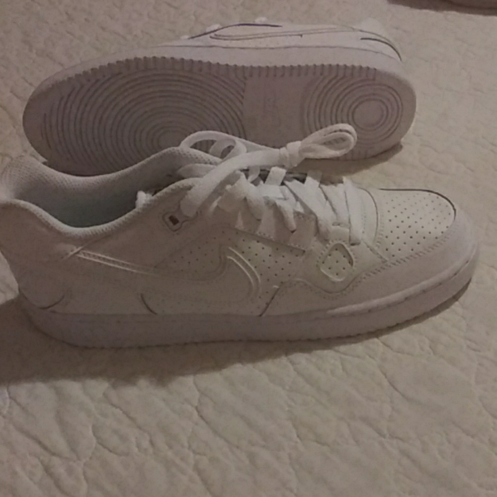 New Boys size Nike Air Force 1 - Picture 6 of 8
